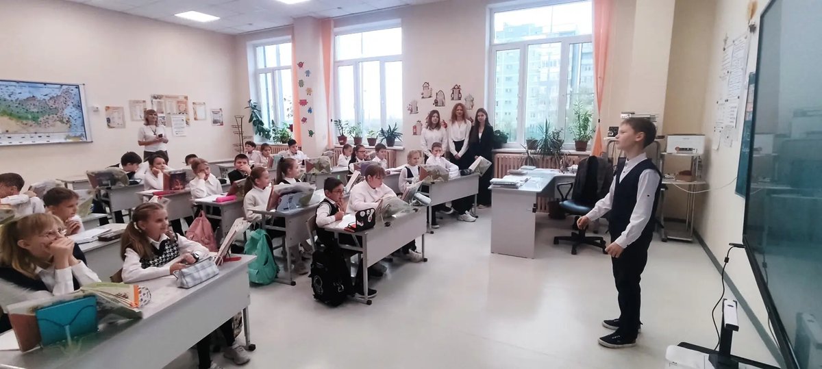 24 ноября в гимназии "Юнона" в преддверии Международного дня инвалидов была организована литературная гостиная "Читаем вместе".